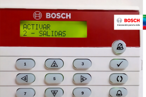 Programación de funciones adicionales y teclado remoto del sistema FPD-7024, de Bosch