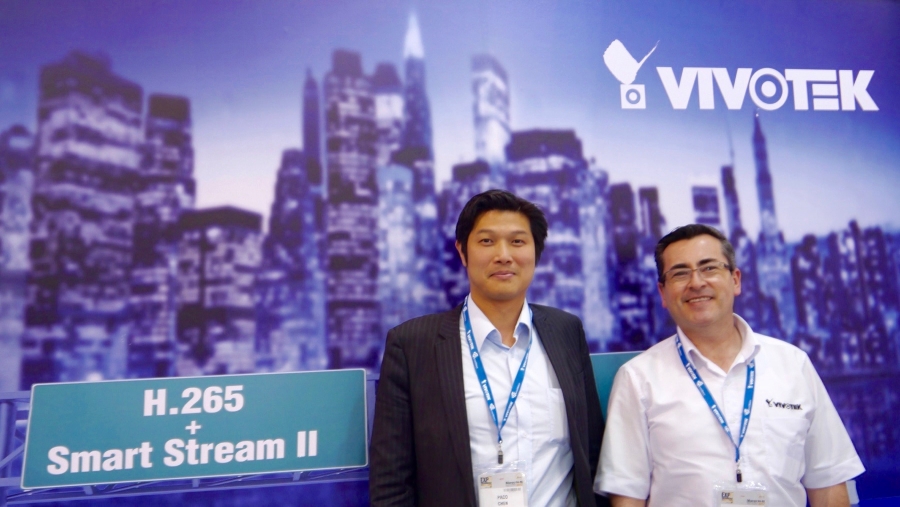 Miles Chen, Gerentede Vivotek en México y Antonio Garrido, Business Development Manager de Vivotek