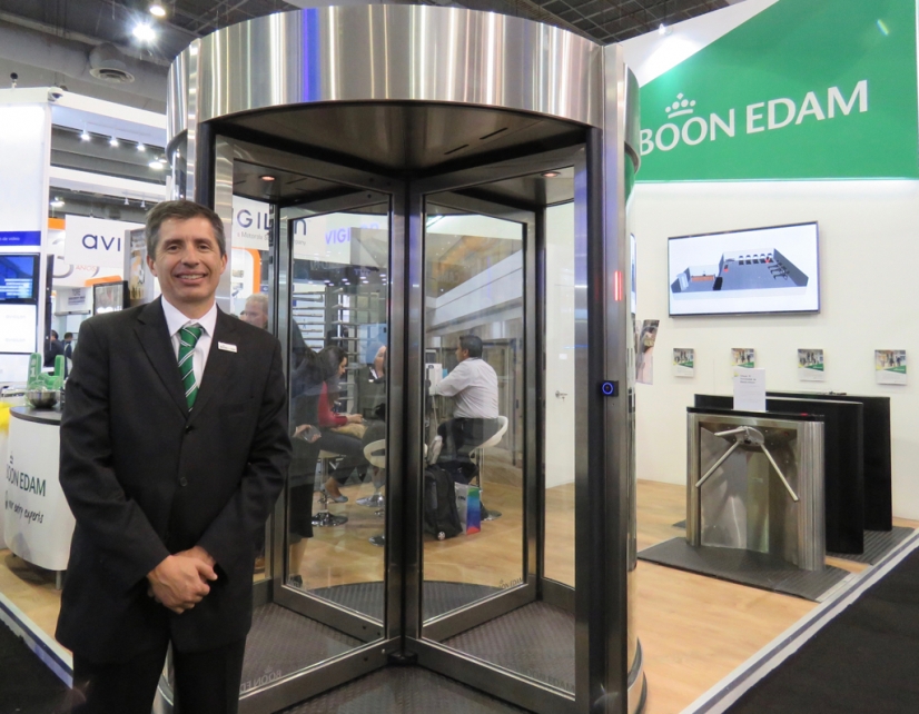 BOON EDAM lanzó una innovadora puerta giratoria en Latinoamérica