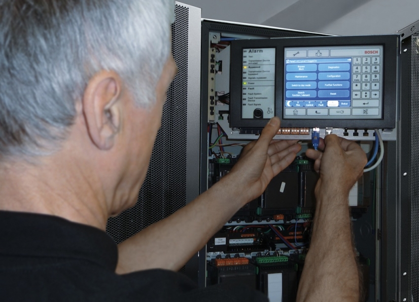 Bosch conecta la alarma contra incendio y el sistema de comunicación de evacuación de voz a través de IP