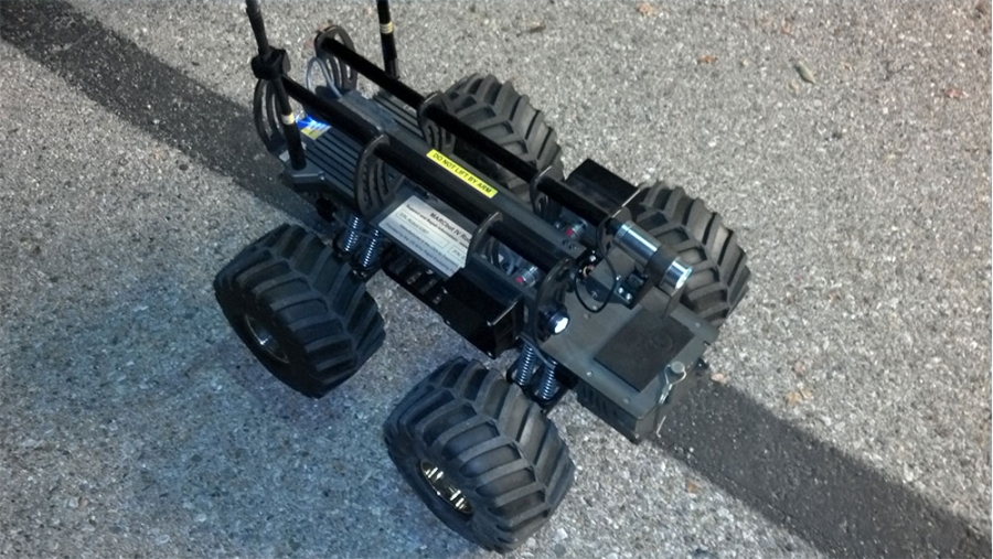 Robot MARCBOT usa cámara IP de ACTi